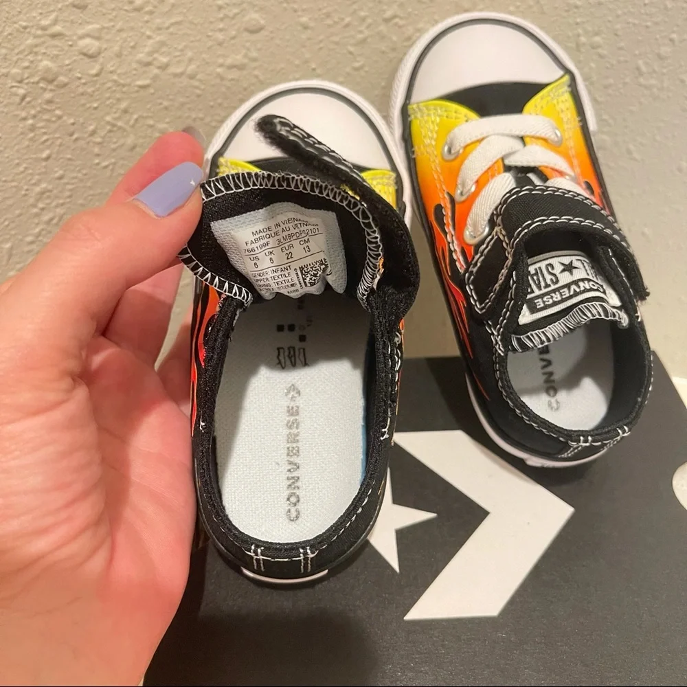 Converse All Star Infant Flames Sneakers Size 5,6 NIB